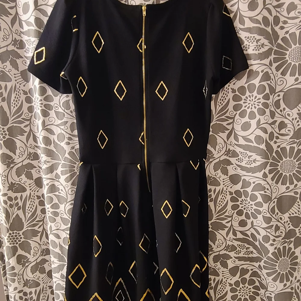 Large Dress - Picture 3 of 3